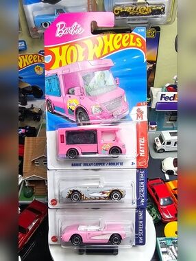 Mattel Hot Wheels Barbie Dream Camper - Pink